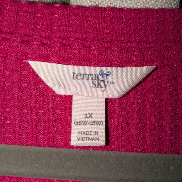 Terra & Sky Fuchsia V-Neck Peplum Blouse - Picture 2 of 3